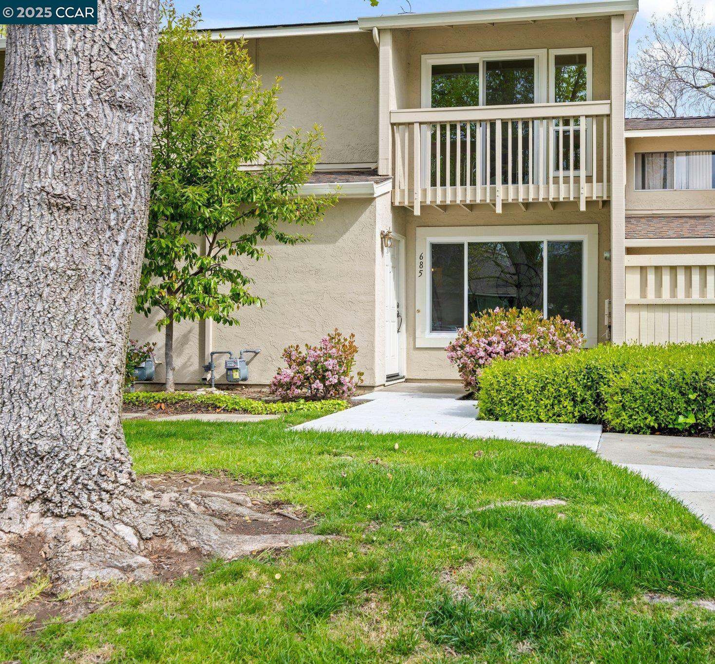 Detail Gallery Image 2 of 34 For 685 Picasso Ter, Sunnyvale,  CA 94087 - 2 Beds | 1/1 Baths