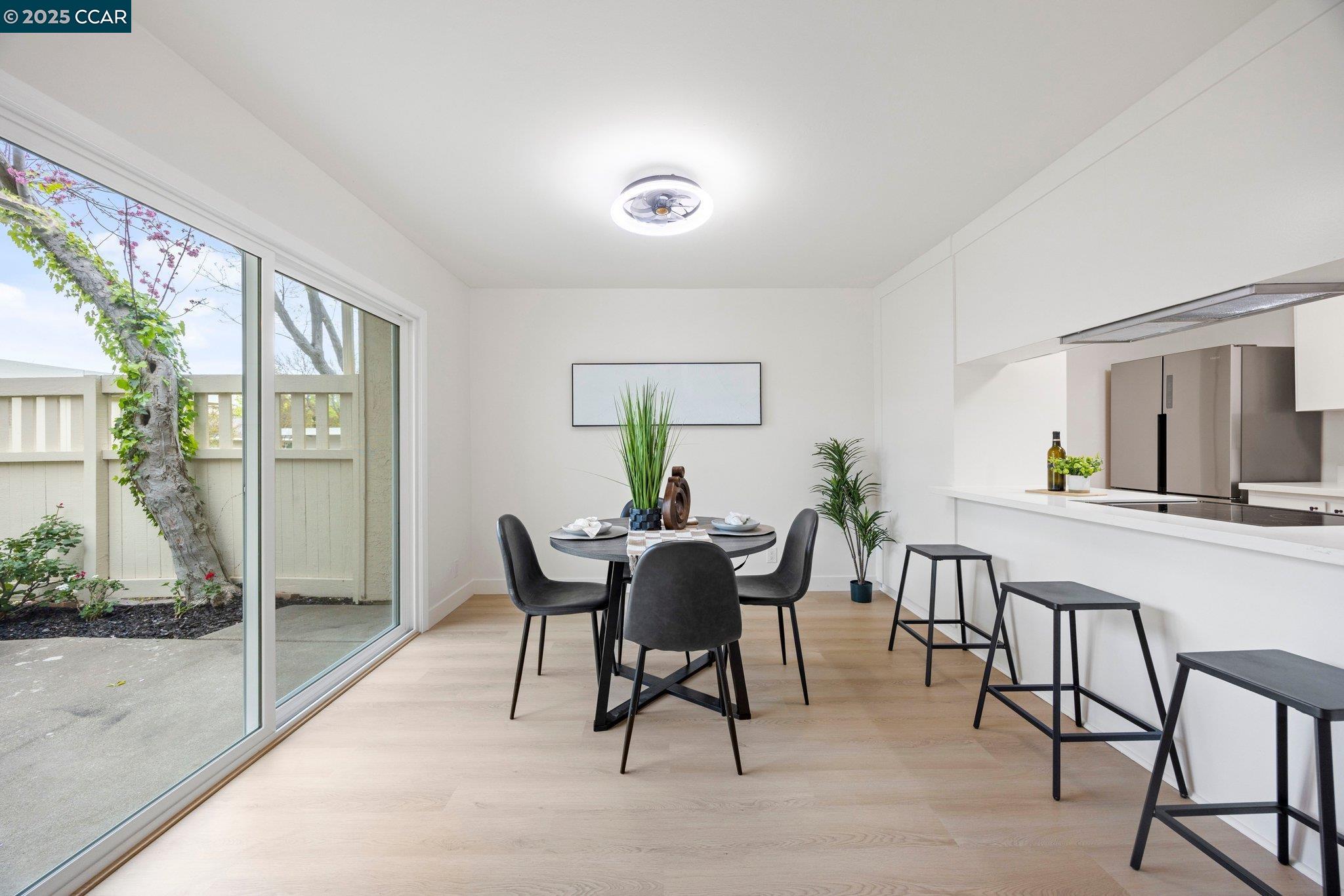 Detail Gallery Image 10 of 34 For 685 Picasso Ter, Sunnyvale,  CA 94087 - 2 Beds | 1/1 Baths