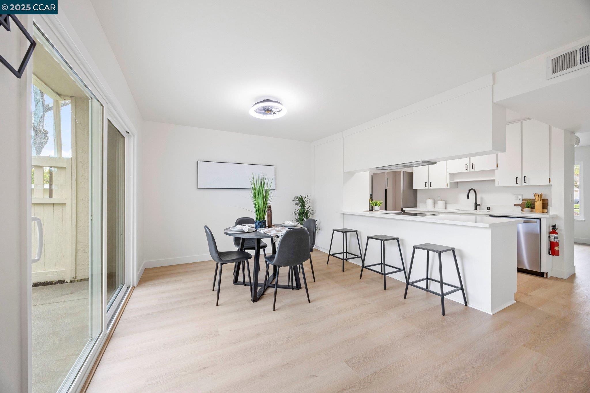 Detail Gallery Image 11 of 34 For 685 Picasso Ter, Sunnyvale,  CA 94087 - 2 Beds | 1/1 Baths