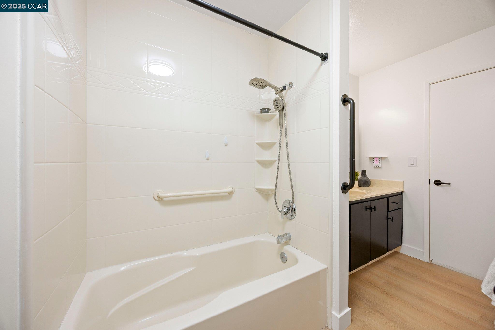 Detail Gallery Image 19 of 34 For 685 Picasso Ter, Sunnyvale,  CA 94087 - 2 Beds | 1/1 Baths