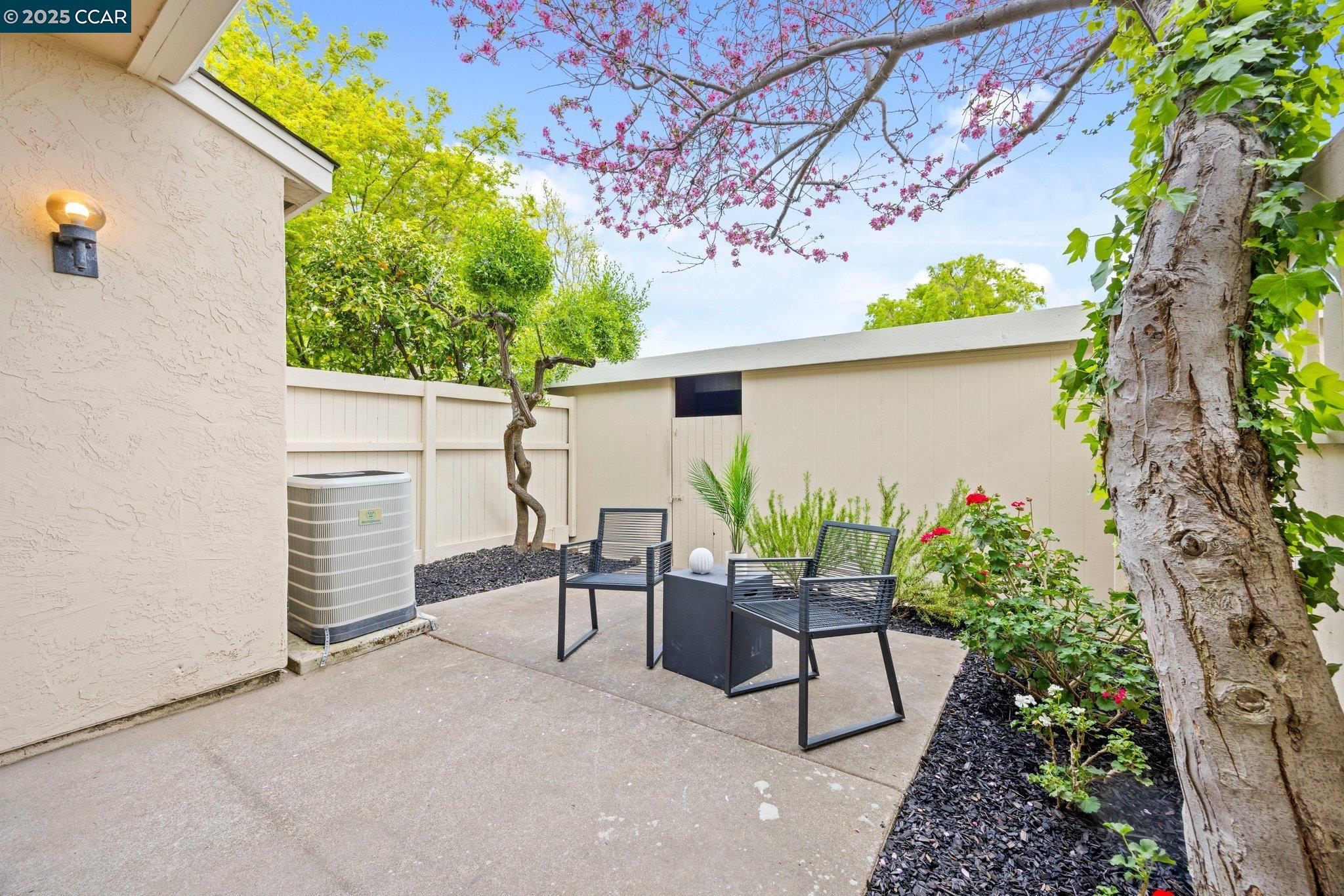 Detail Gallery Image 23 of 34 For 685 Picasso Ter, Sunnyvale,  CA 94087 - 2 Beds | 1/1 Baths