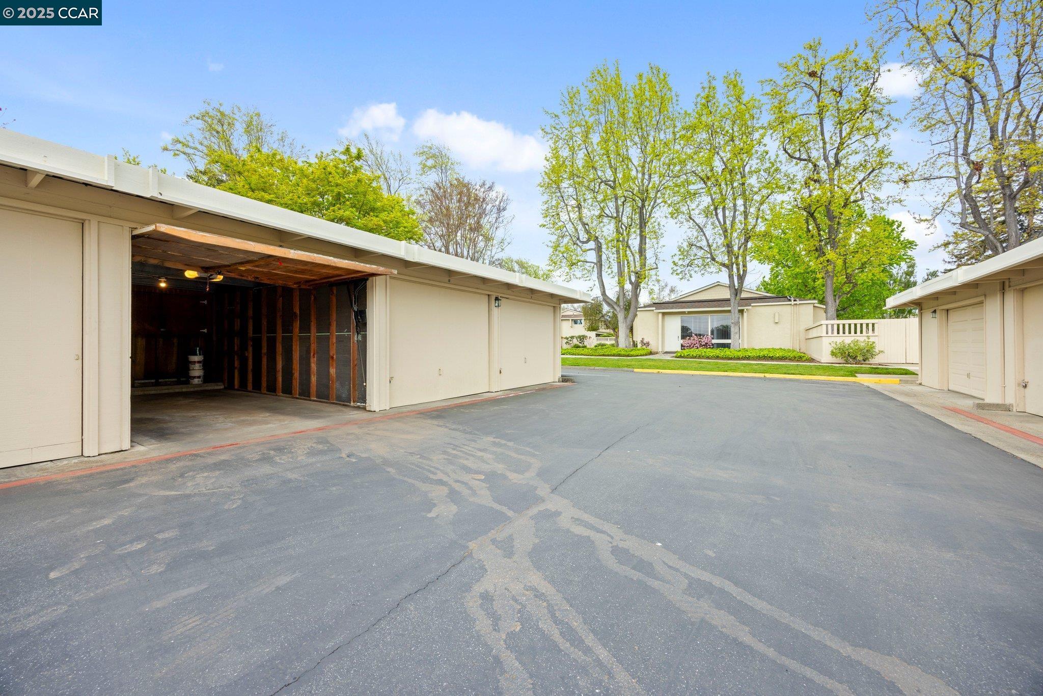Detail Gallery Image 27 of 34 For 685 Picasso Ter, Sunnyvale,  CA 94087 - 2 Beds | 1/1 Baths