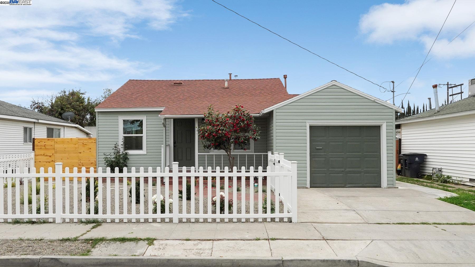 Detail Gallery Image 1 of 27 For 460 W Whittier Ave, Tracy,  CA 95376 - 2 Beds | 1 Baths