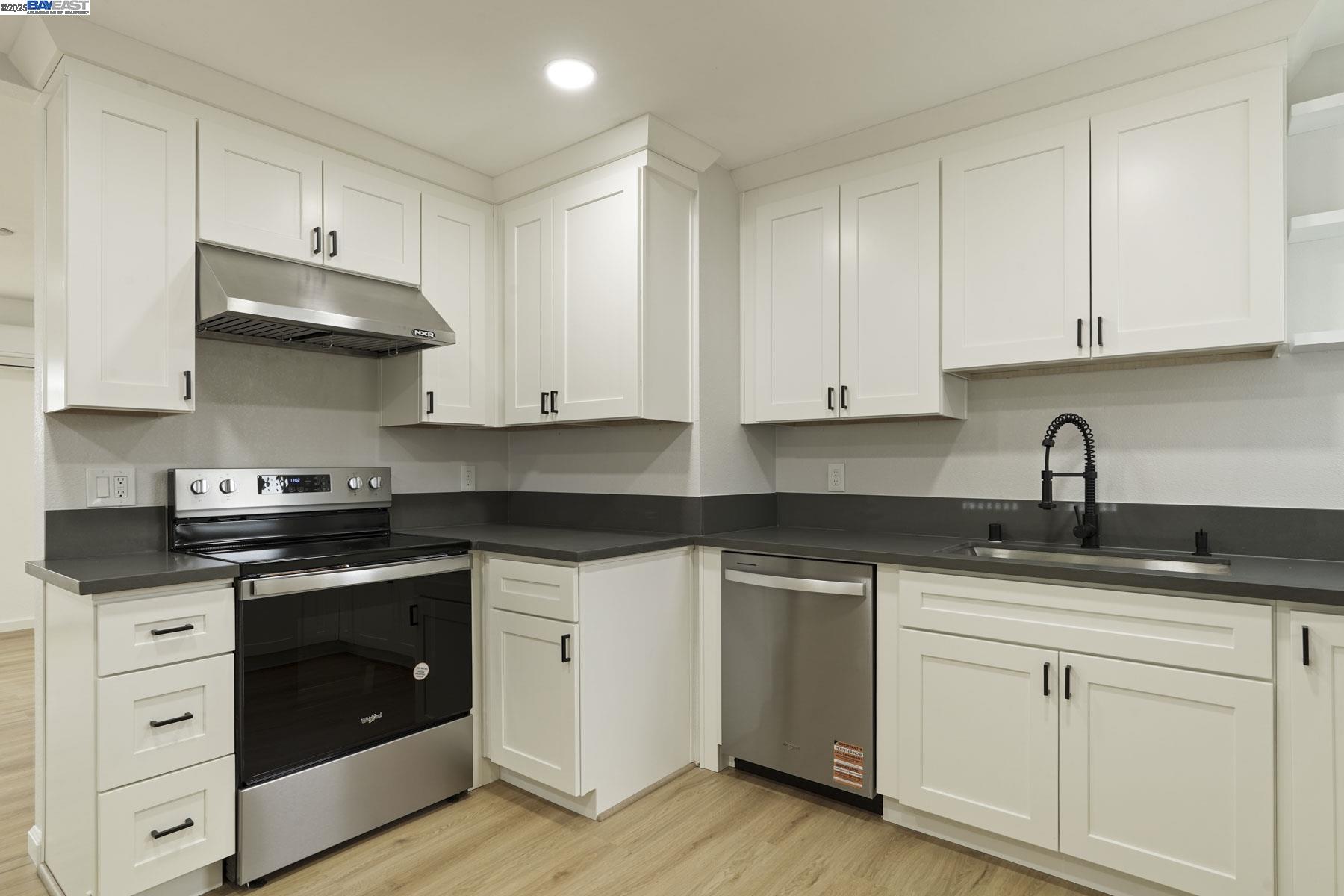 Detail Gallery Image 11 of 27 For 460 W Whittier Ave, Tracy,  CA 95376 - 2 Beds | 1 Baths