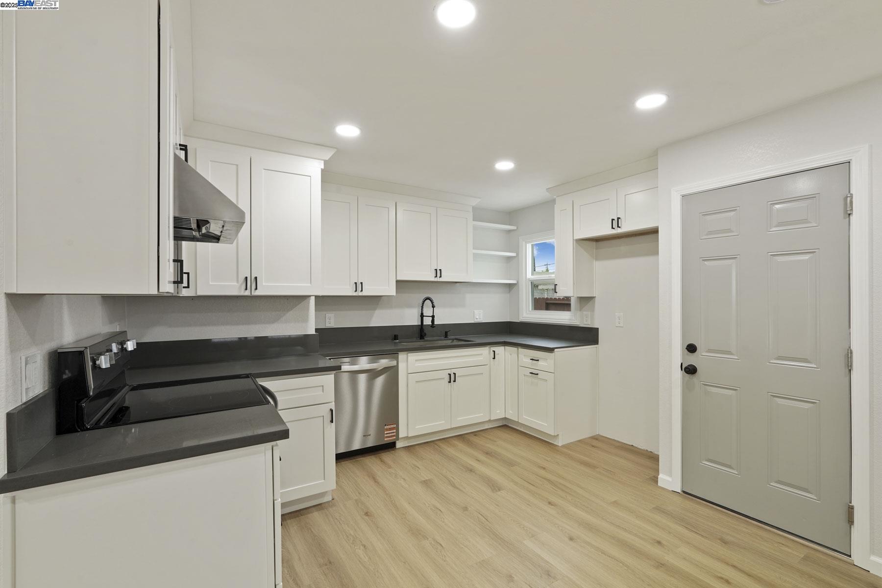 Detail Gallery Image 12 of 27 For 460 W Whittier Ave, Tracy,  CA 95376 - 2 Beds | 1 Baths