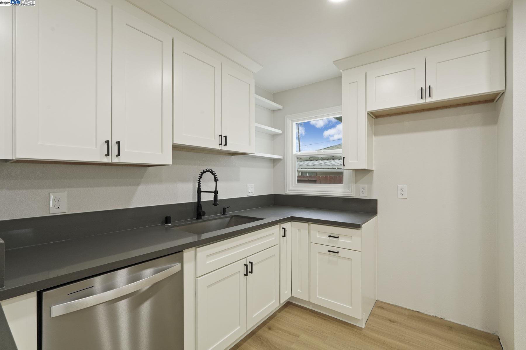 Detail Gallery Image 13 of 27 For 460 W Whittier Ave, Tracy,  CA 95376 - 2 Beds | 1 Baths
