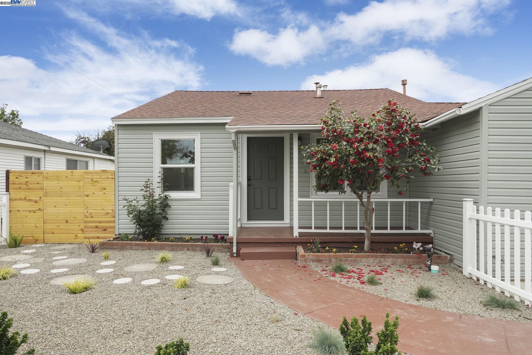 Detail Gallery Image 5 of 27 For 460 W Whittier Ave, Tracy,  CA 95376 - 2 Beds | 1 Baths