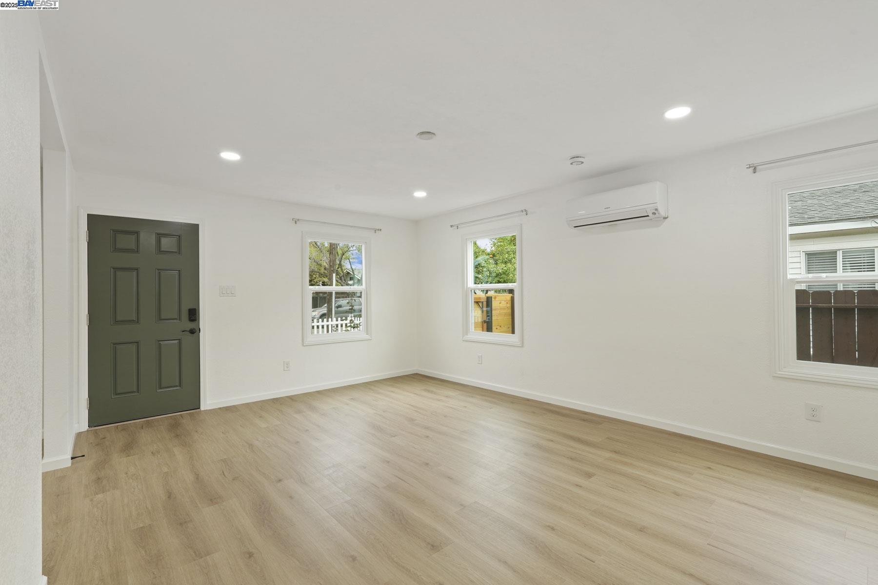 Detail Gallery Image 8 of 27 For 460 W Whittier Ave, Tracy,  CA 95376 - 2 Beds | 1 Baths