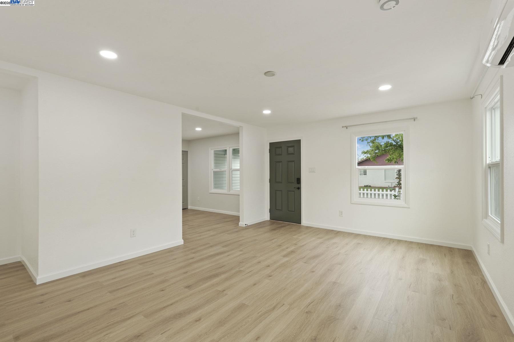 Detail Gallery Image 9 of 27 For 460 W Whittier Ave, Tracy,  CA 95376 - 2 Beds | 1 Baths