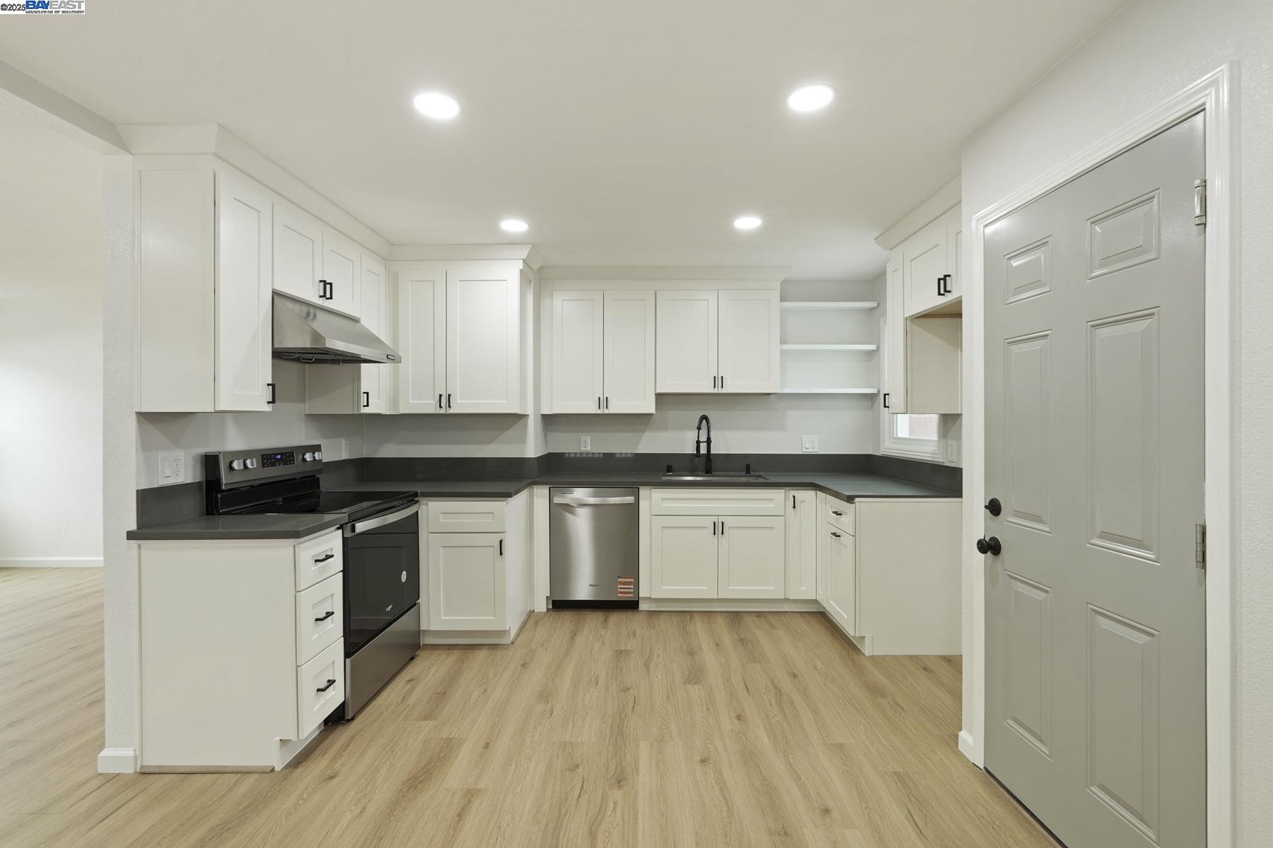 Detail Gallery Image 10 of 27 For 460 W Whittier Ave, Tracy,  CA 95376 - 2 Beds | 1 Baths