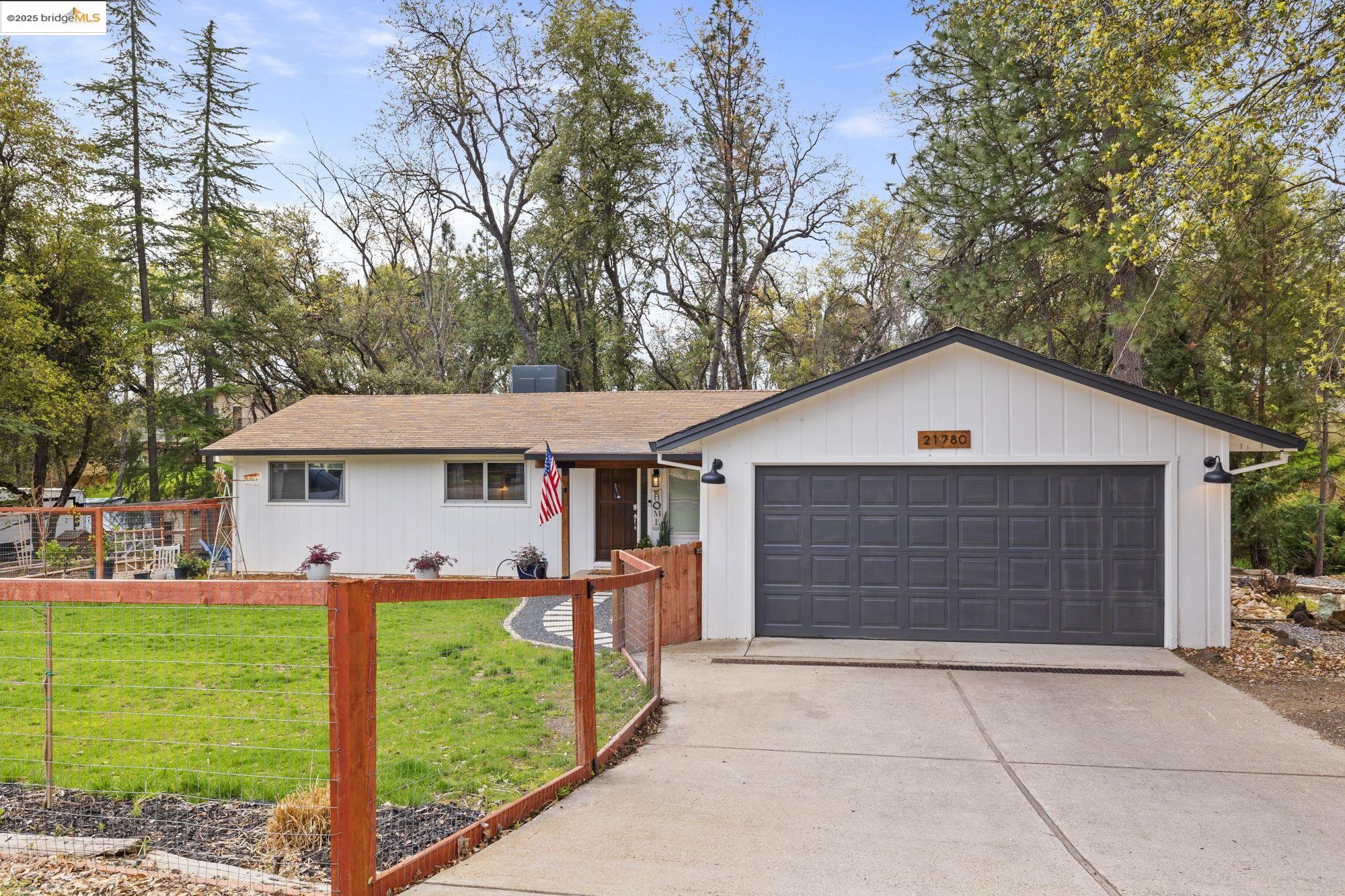Detail Gallery Image 1 of 1 For 21780 El Coyote Drive, Sonora,  CA 95370 - 3 Beds | 2 Baths