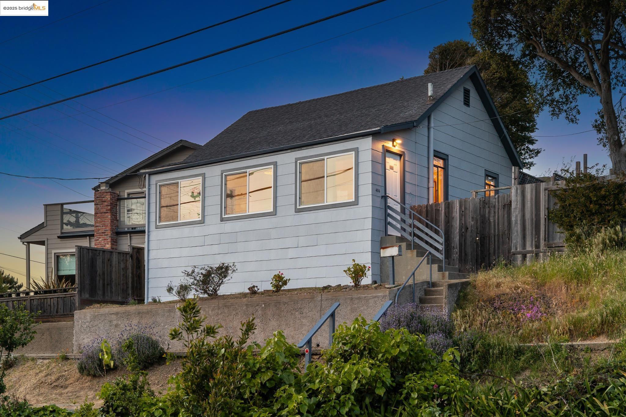 Detail Gallery Image 1 of 60 For 454 Golden Gate Ave, Richmond,  CA 94801 - 2 Beds | 1 Baths