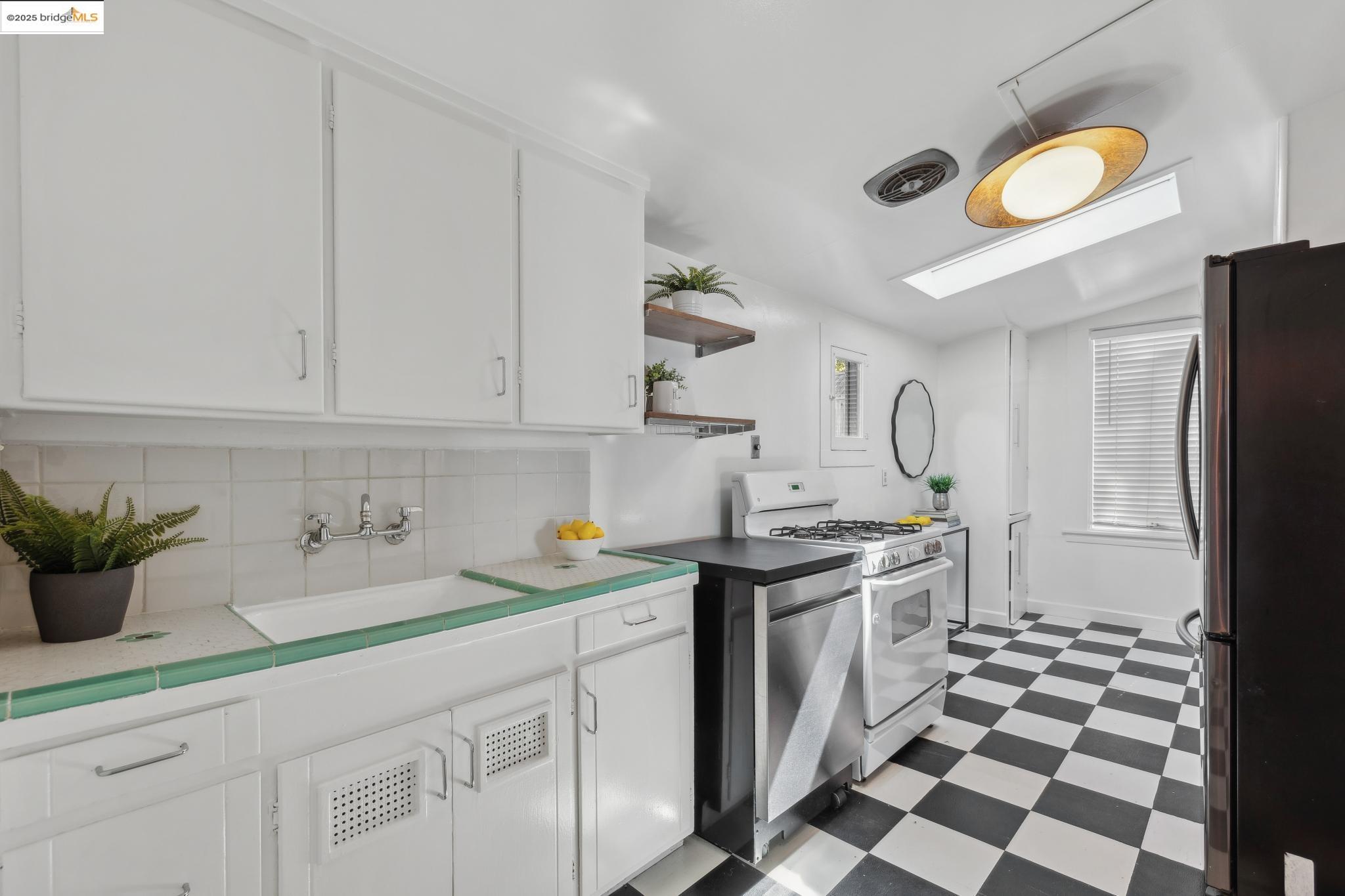 Detail Gallery Image 20 of 60 For 454 Golden Gate Ave, Richmond,  CA 94801 - 2 Beds | 1 Baths