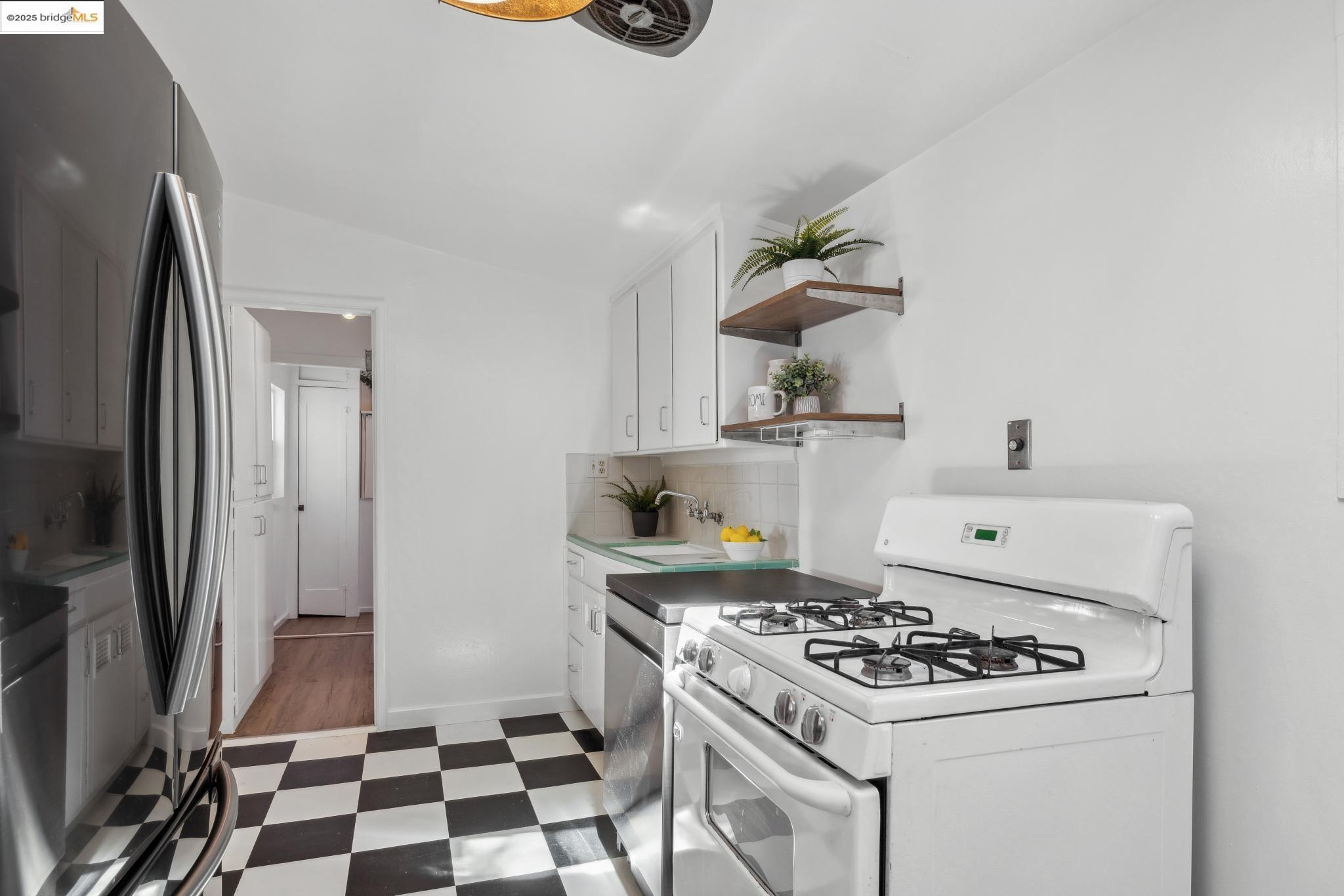 Detail Gallery Image 21 of 60 For 454 Golden Gate Ave, Richmond,  CA 94801 - 2 Beds | 1 Baths