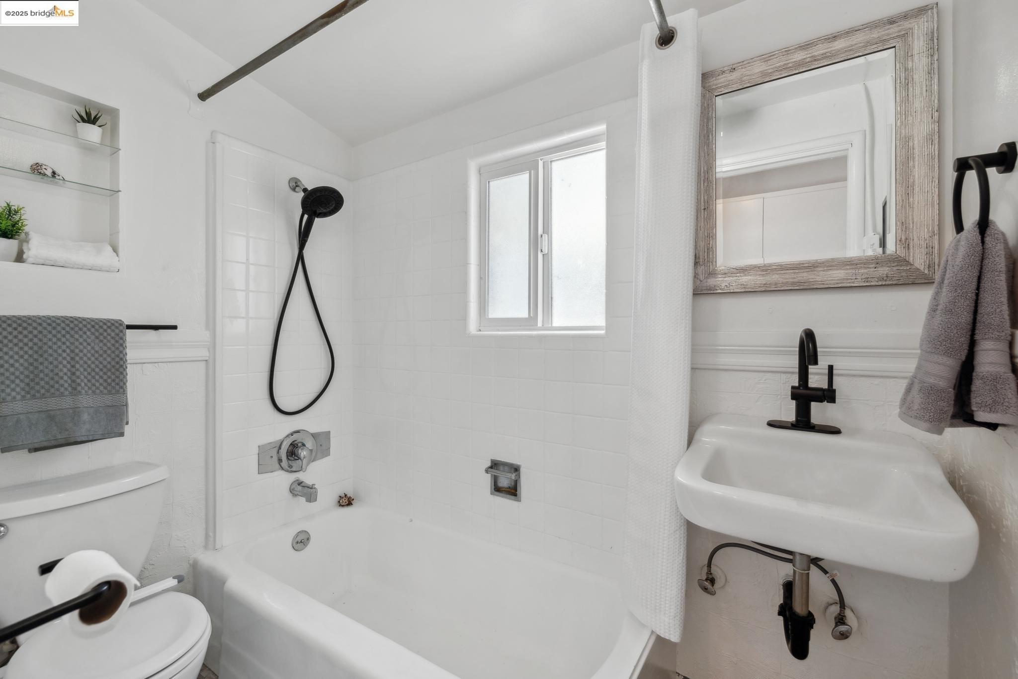 Detail Gallery Image 27 of 60 For 454 Golden Gate Ave, Richmond,  CA 94801 - 2 Beds | 1 Baths