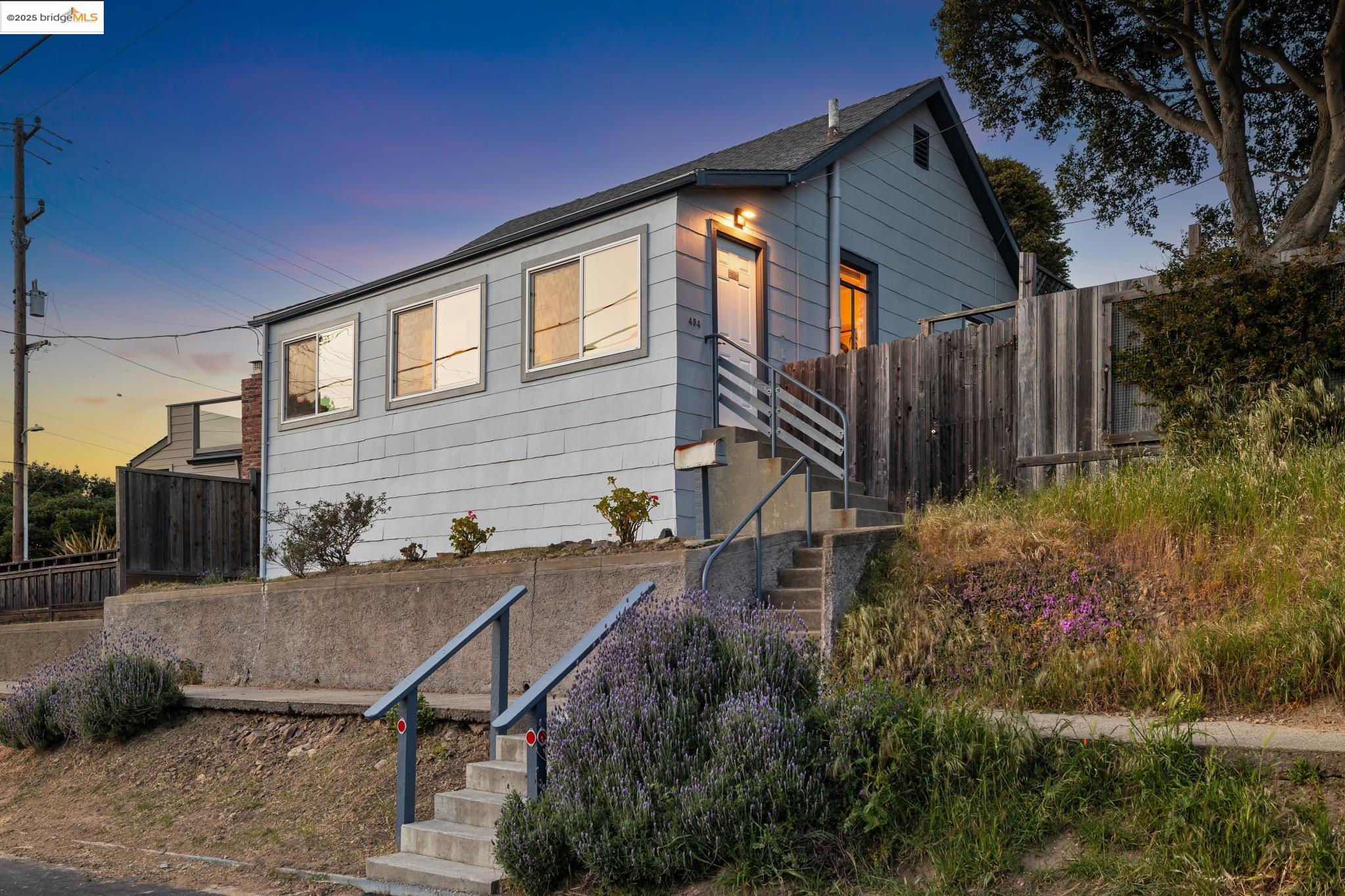 Detail Gallery Image 53 of 60 For 454 Golden Gate Ave, Richmond,  CA 94801 - 2 Beds | 1 Baths