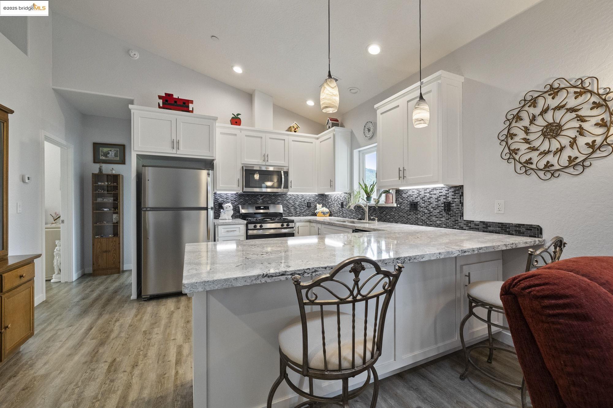 Detail Gallery Image 11 of 60 For 22309 Villas Ln, Sonora,  CA 95370 - 4 Beds | 3 Baths