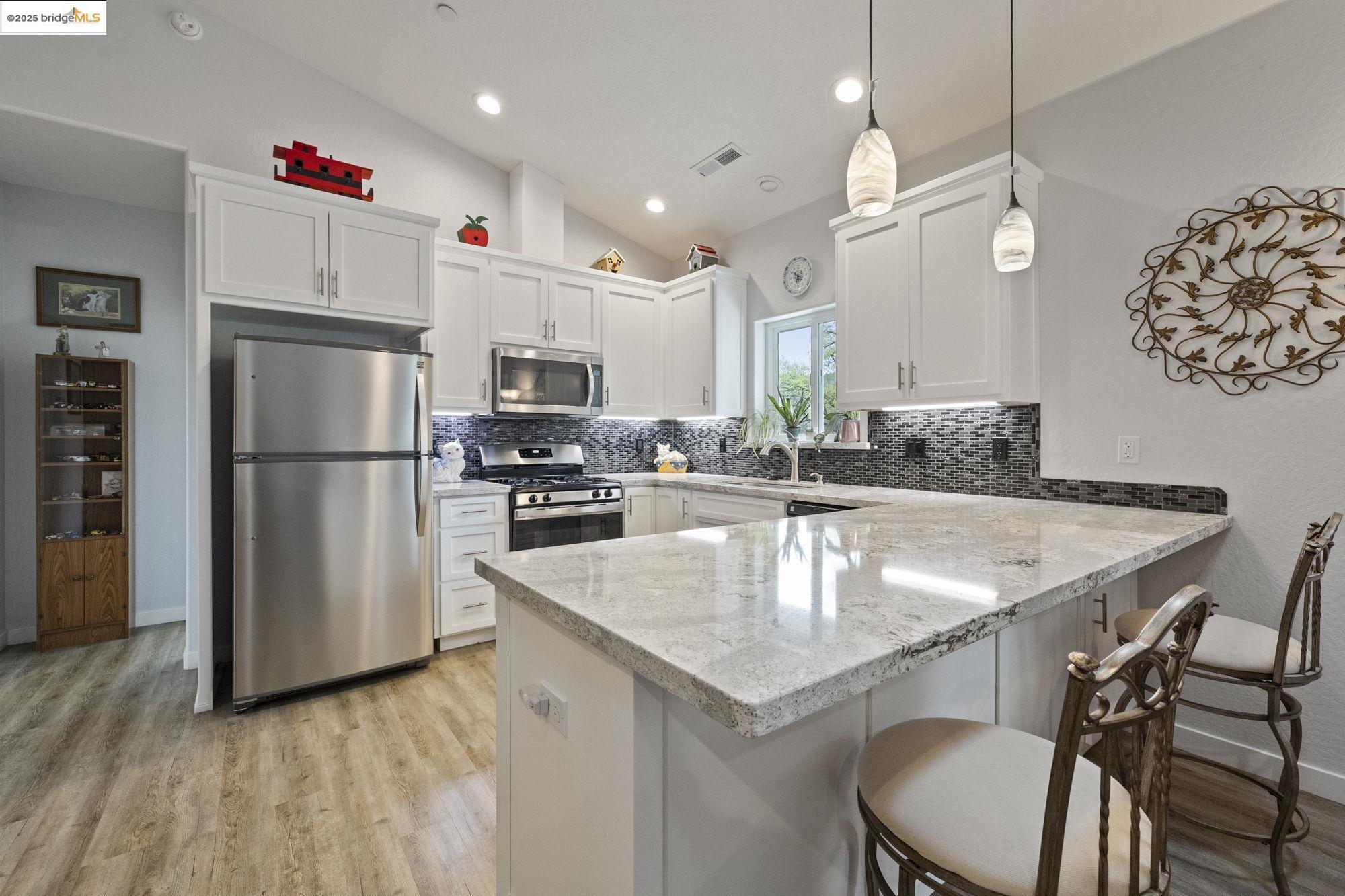 Detail Gallery Image 12 of 60 For 22309 Villas Ln, Sonora,  CA 95370 - 4 Beds | 3 Baths