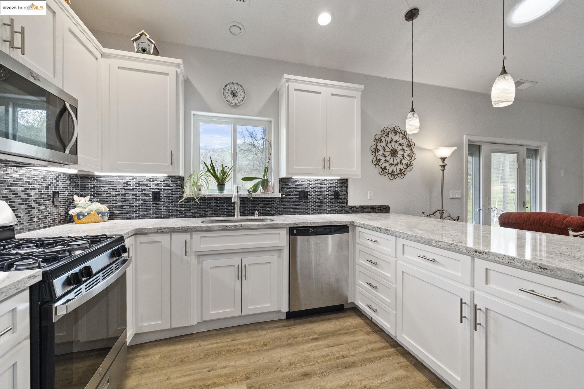 Detail Gallery Image 13 of 60 For 22309 Villas Ln, Sonora,  CA 95370 - 4 Beds | 3 Baths