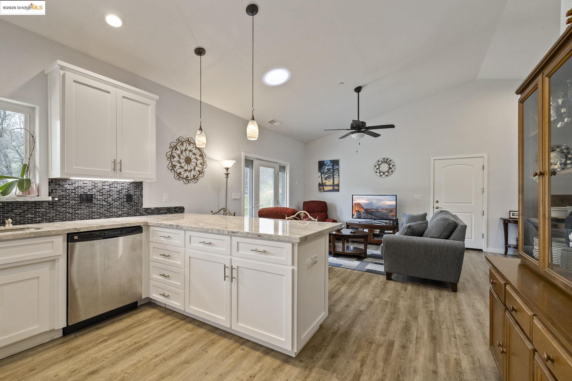 Detail Gallery Image 14 of 60 For 22309 Villas Ln, Sonora,  CA 95370 - 4 Beds | 3 Baths