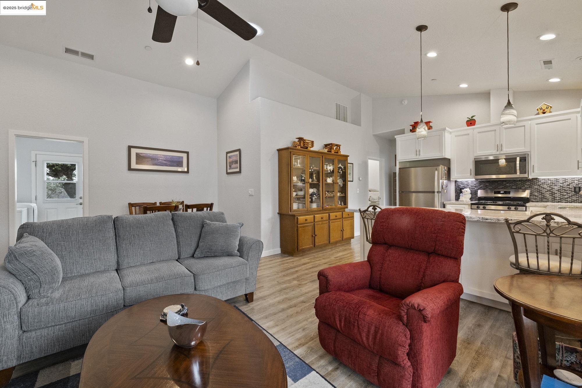 Detail Gallery Image 16 of 60 For 22309 Villas Ln, Sonora,  CA 95370 - 4 Beds | 3 Baths