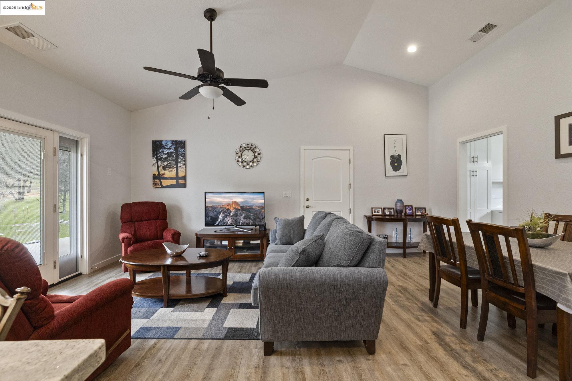 Detail Gallery Image 10 of 60 For 22309 Villas Ln, Sonora,  CA 95370 - 4 Beds | 3 Baths