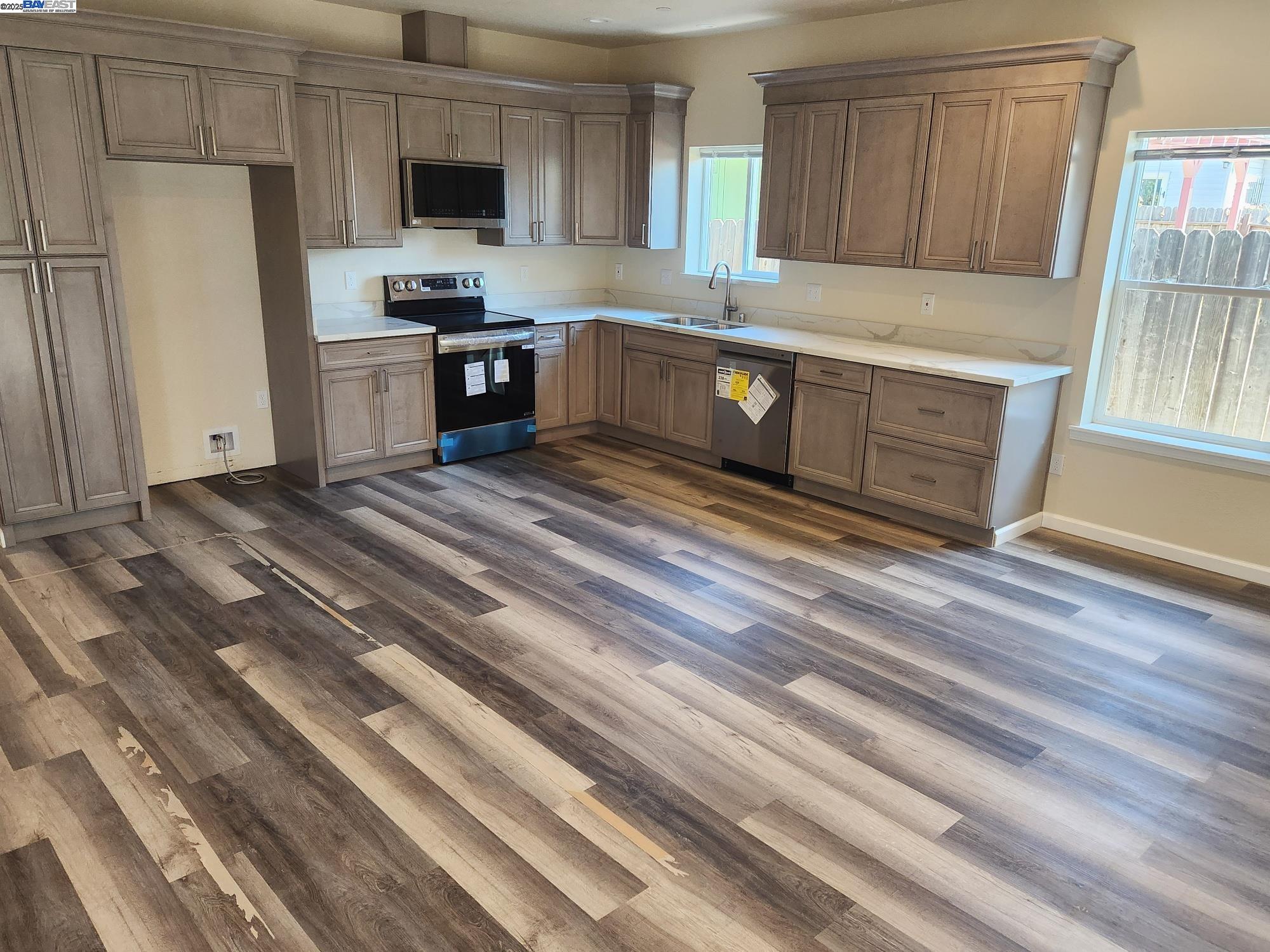 Detail Gallery Image 6 of 30 For 500 Gertrude Ave, Richmond,  CA 94801 - 3 Beds | 3 Baths