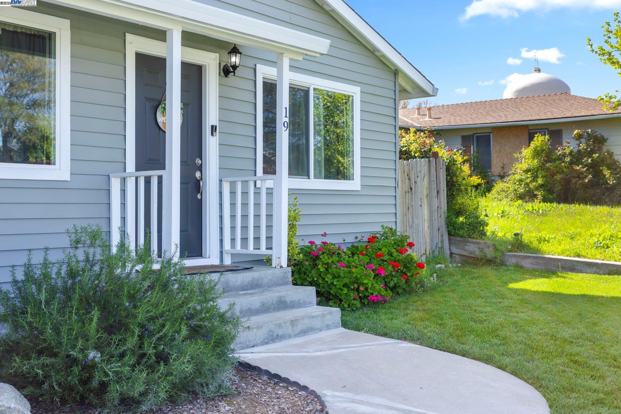 Detail Gallery Image 2 of 50 For 19 Shasta Drive, Rio Vista,  CA 94571 - 3 Beds | 2 Baths