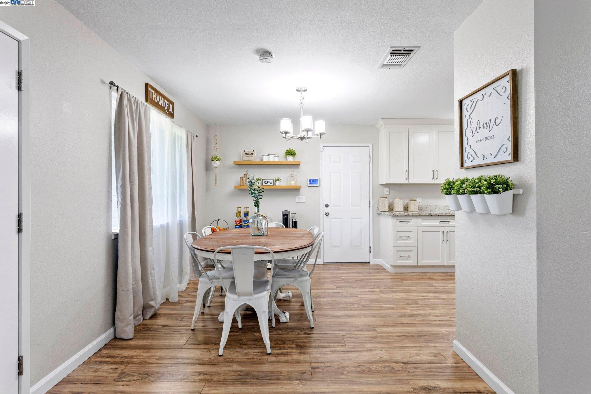 Detail Gallery Image 11 of 50 For 19 Shasta Drive, Rio Vista,  CA 94571 - 3 Beds | 2 Baths