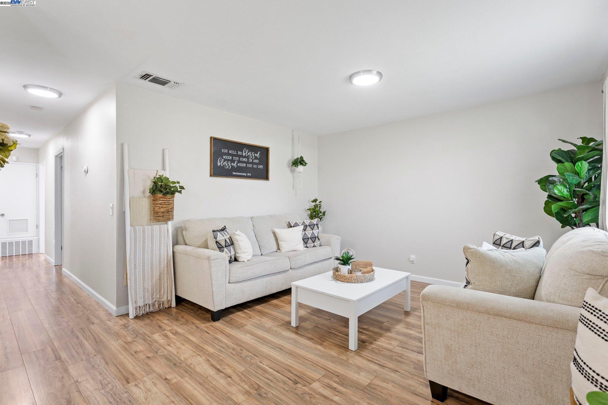 Detail Gallery Image 4 of 50 For 19 Shasta Drive, Rio Vista,  CA 94571 - 3 Beds | 2 Baths