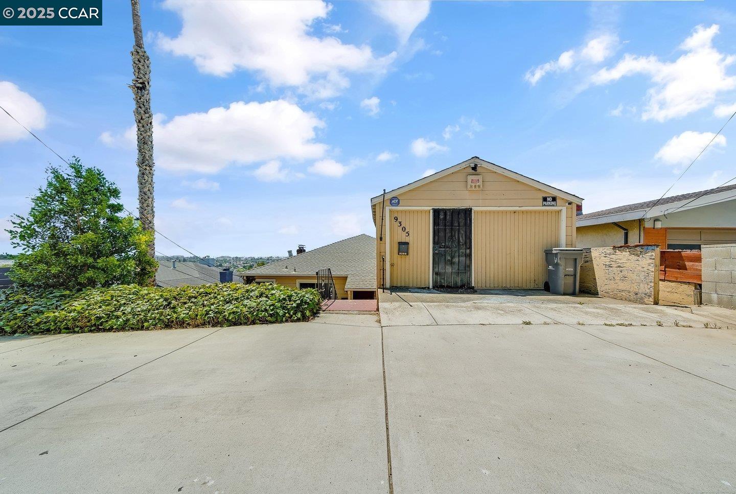 Thumbnail for 9305 Burr St, Oakland, CA 94605