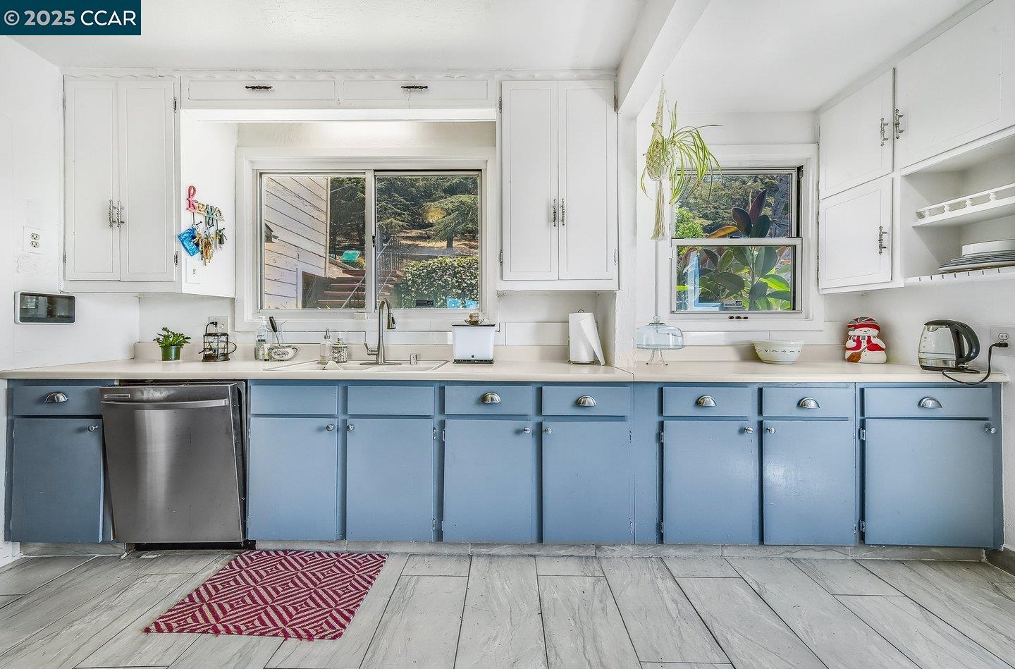 Detail Gallery Image 12 of 44 For 9305 Burr St, Oakland,  CA 94605 - 3 Beds | 2 Baths