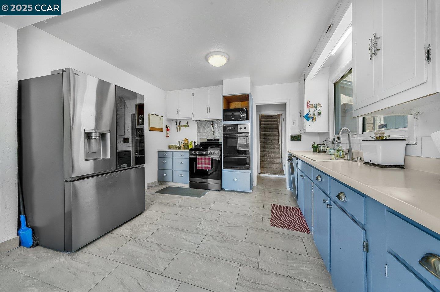 Detail Gallery Image 13 of 44 For 9305 Burr St, Oakland,  CA 94605 - 3 Beds | 2 Baths