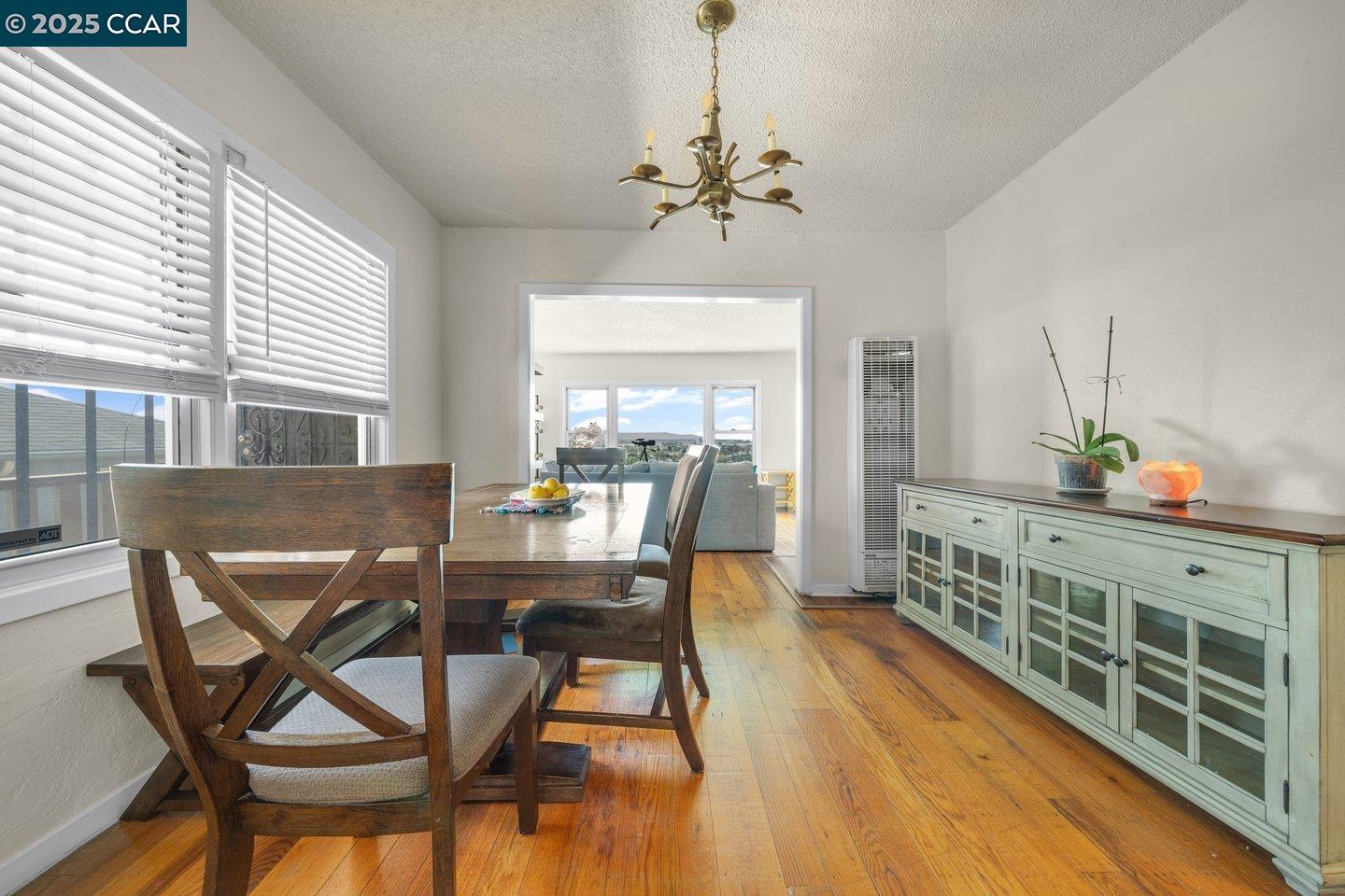 Detail Gallery Image 16 of 44 For 9305 Burr St, Oakland,  CA 94605 - 3 Beds | 2 Baths