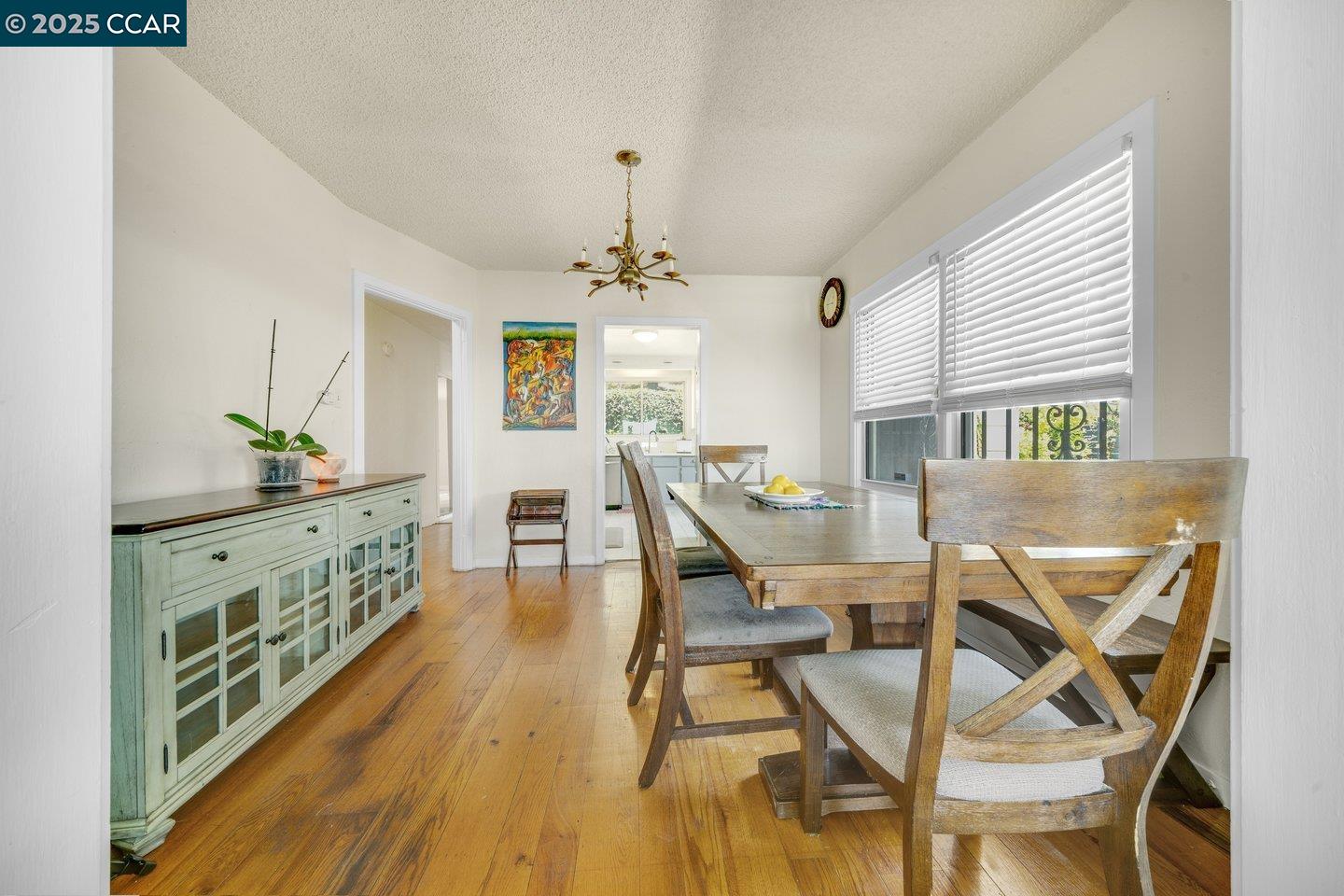 Detail Gallery Image 18 of 44 For 9305 Burr St, Oakland,  CA 94605 - 3 Beds | 2 Baths