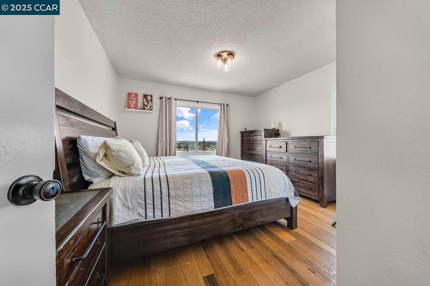 Detail Gallery Image 19 of 44 For 9305 Burr St, Oakland,  CA 94605 - 3 Beds | 2 Baths