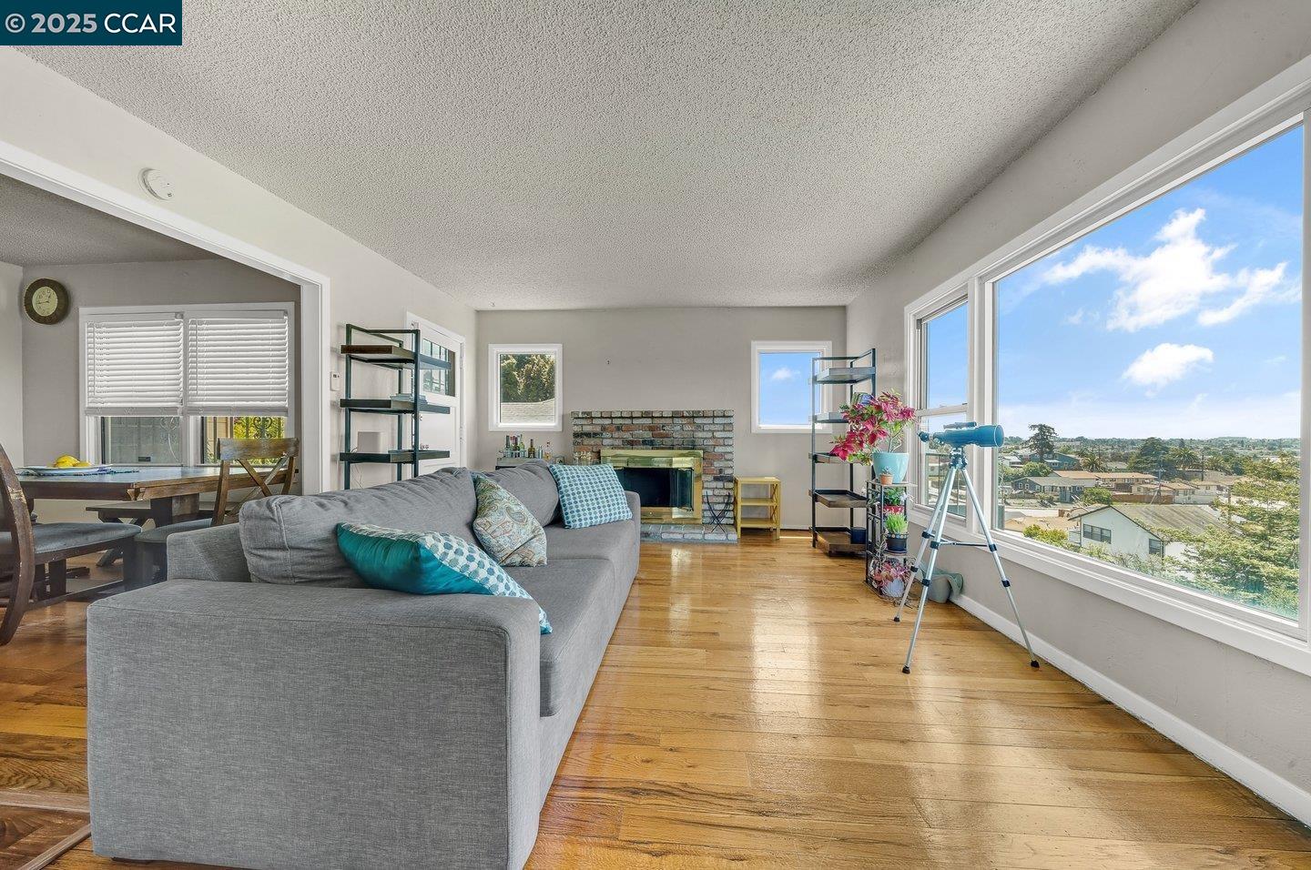 Detail Gallery Image 6 of 44 For 9305 Burr St, Oakland,  CA 94605 - 3 Beds | 2 Baths