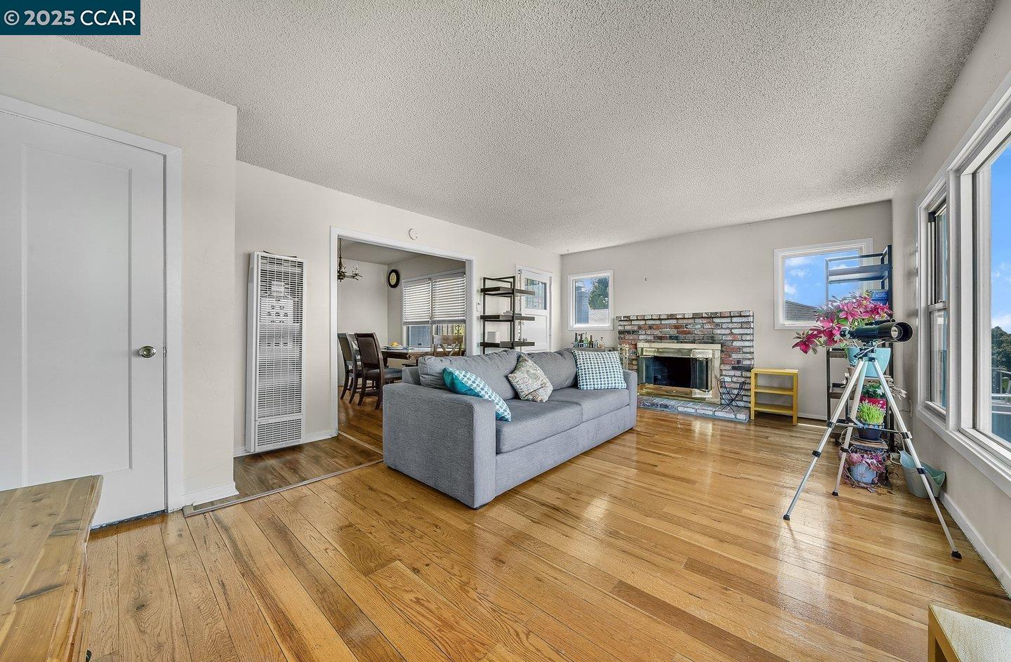 Detail Gallery Image 7 of 44 For 9305 Burr St, Oakland,  CA 94605 - 3 Beds | 2 Baths