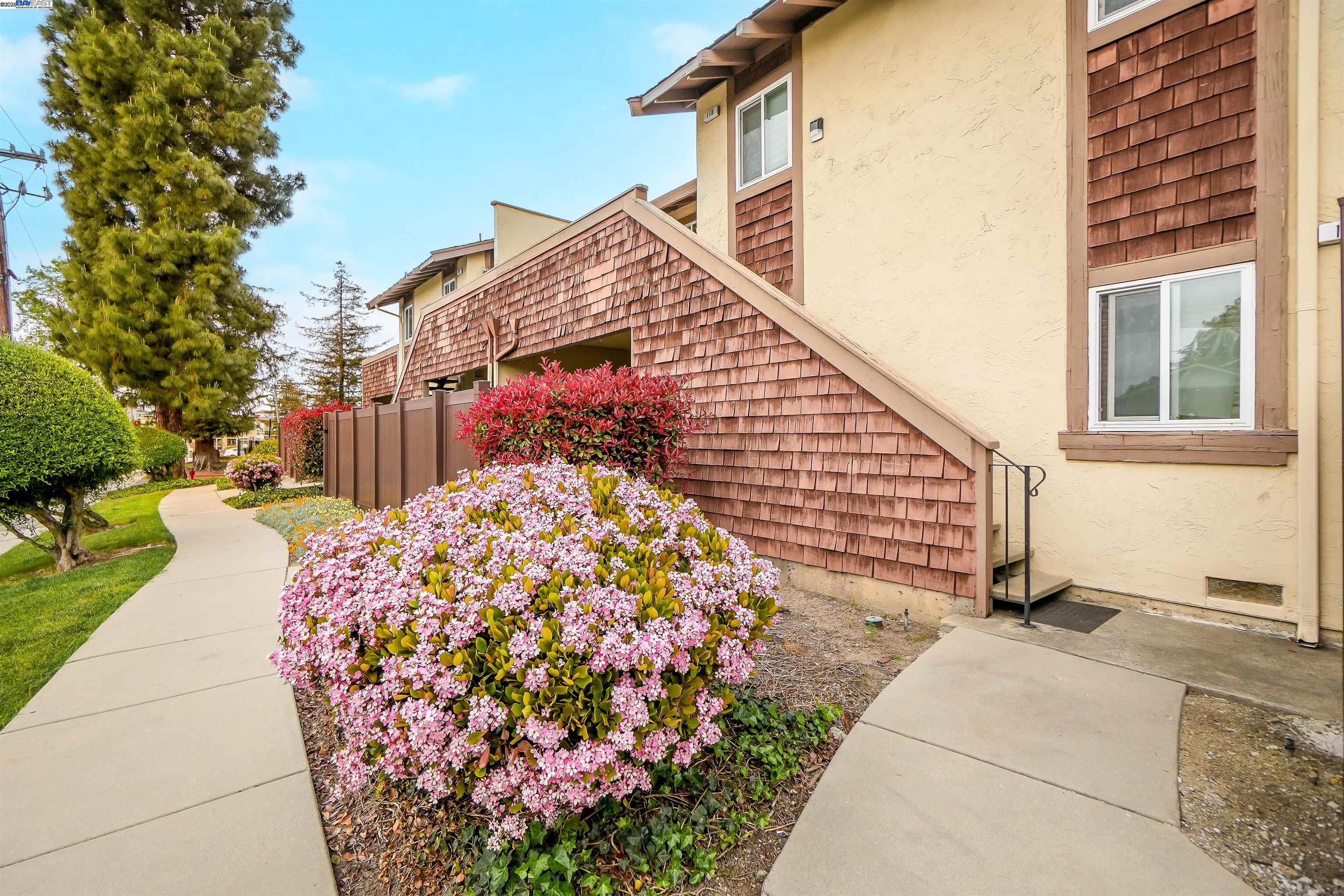 Photo #2: 41092571 Listing: Photo #2