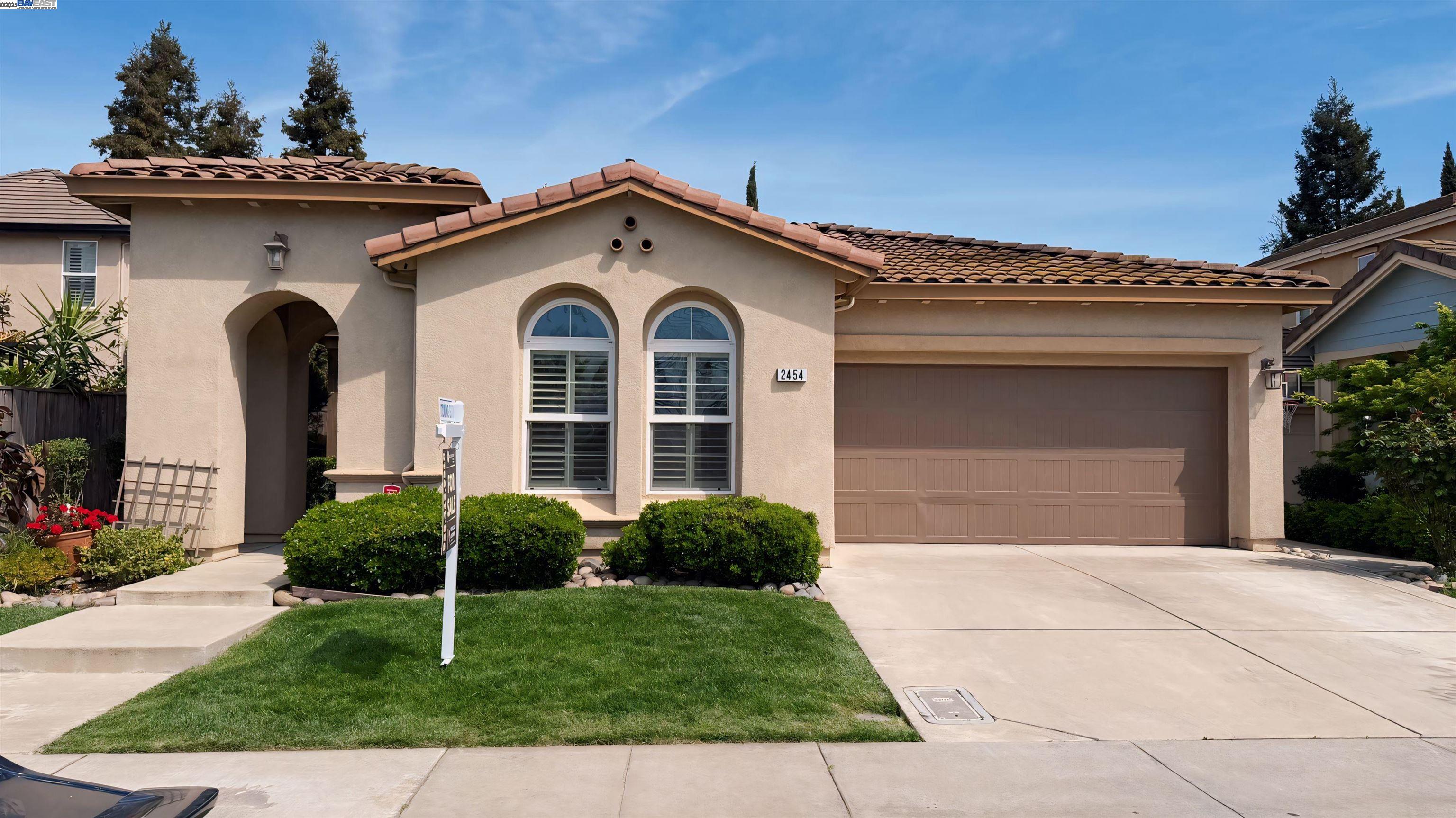 Detail Gallery Image 1 of 25 For 2454 Legacy Way, Lodi,  CA 95242 - 3 Beds | 2 Baths