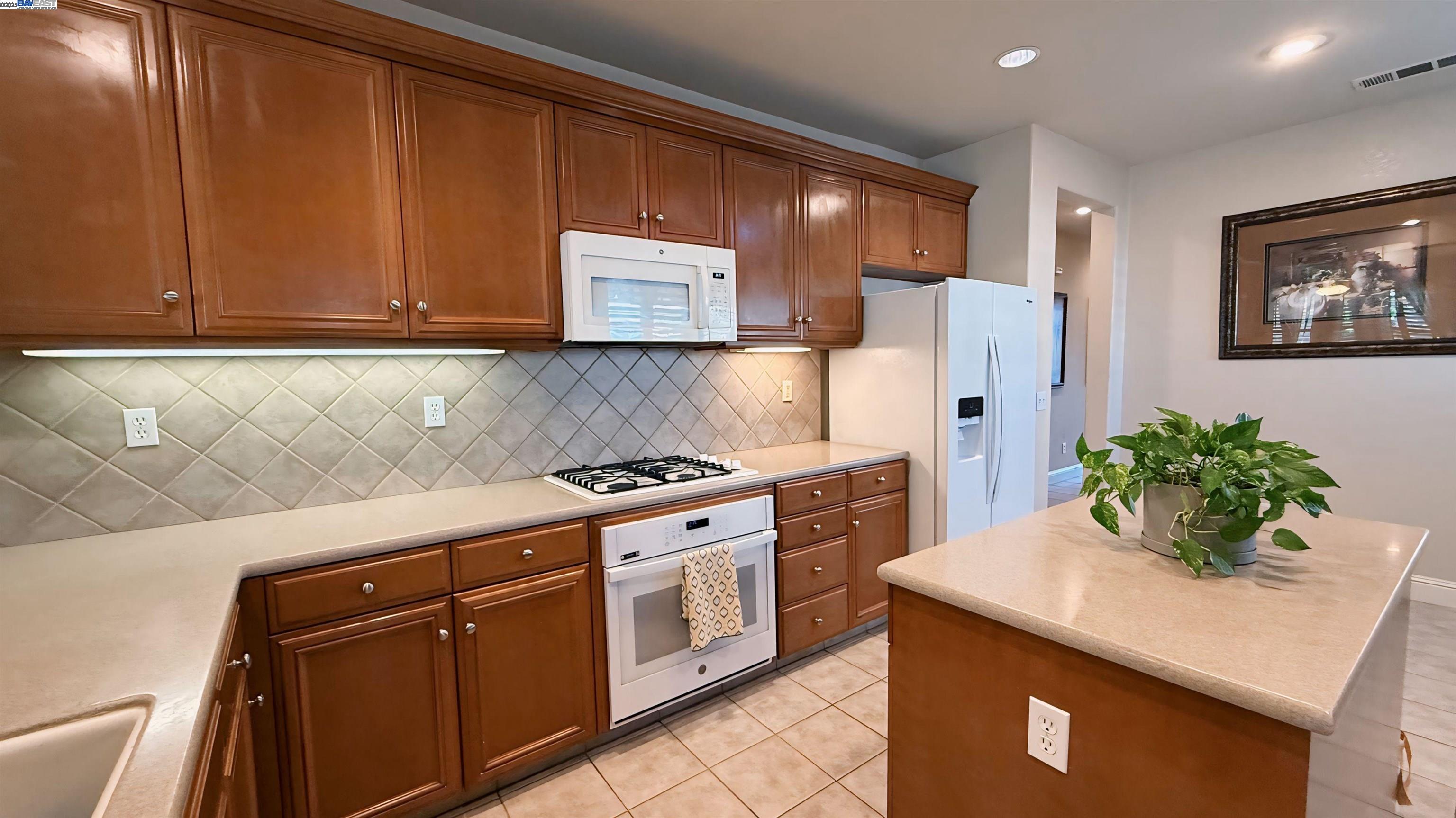 Detail Gallery Image 13 of 25 For 2454 Legacy Way, Lodi,  CA 95242 - 3 Beds | 2 Baths