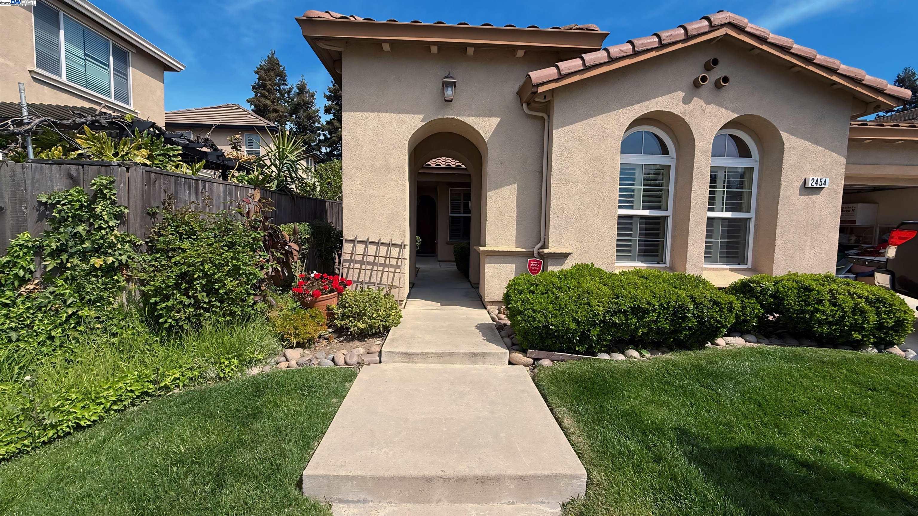 Detail Gallery Image 3 of 25 For 2454 Legacy Way, Lodi,  CA 95242 - 3 Beds | 2 Baths
