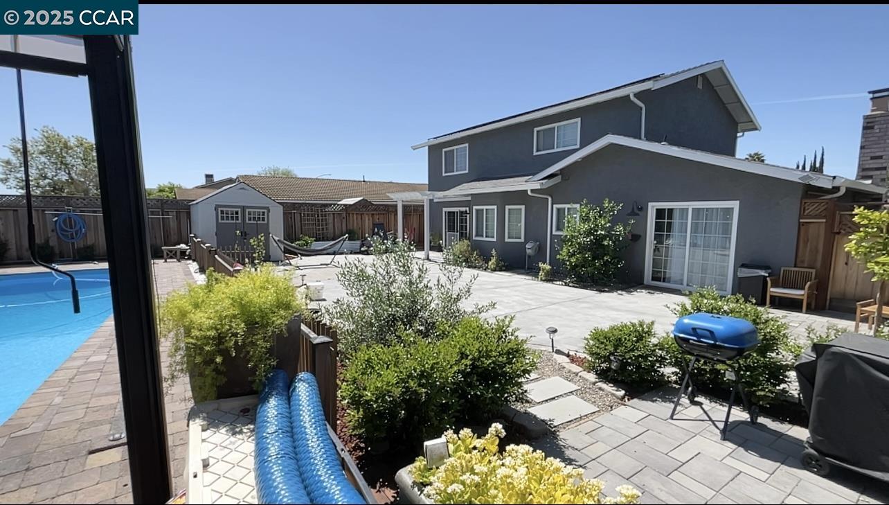 Detail Gallery Image 12 of 14 For 3262 Buthmann Avenue, Tracy,  CA 95376-1848 - 3 Beds | 3 Baths