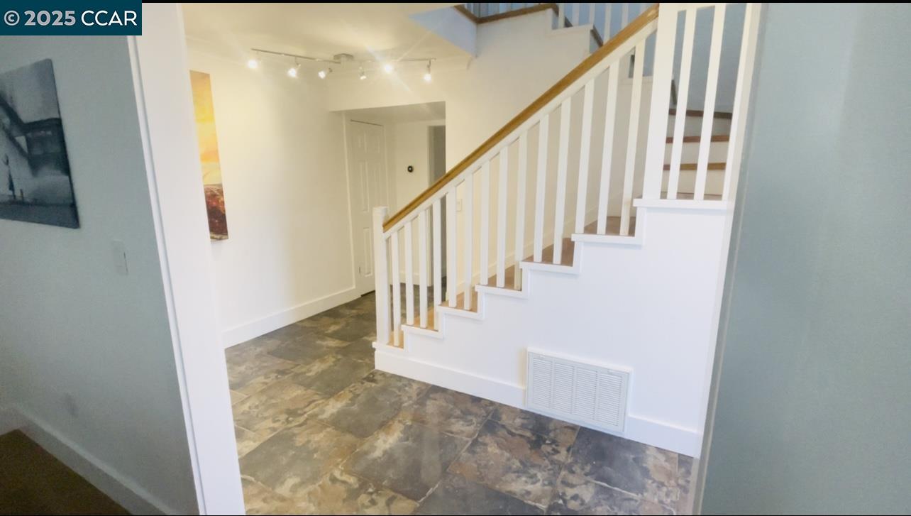 Detail Gallery Image 3 of 14 For 3262 Buthmann Avenue, Tracy,  CA 95376-1848 - 3 Beds | 3 Baths