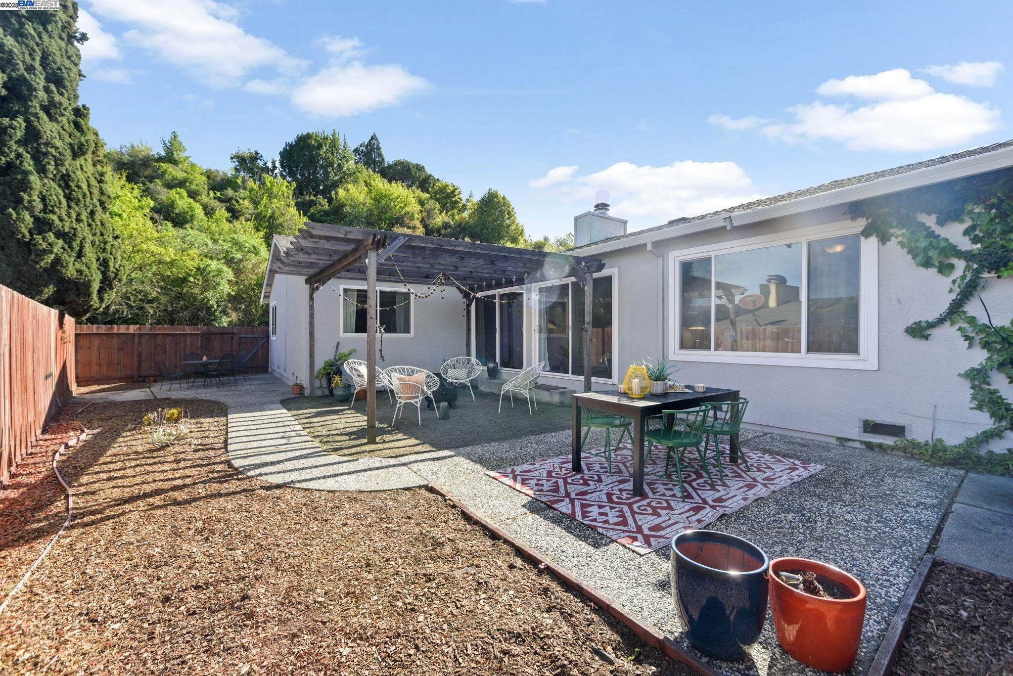 Detail Gallery Image 1 of 1 For 2080 Sarah Dr, Pinole,  CA 94564 - 3 Beds | 2 Baths
