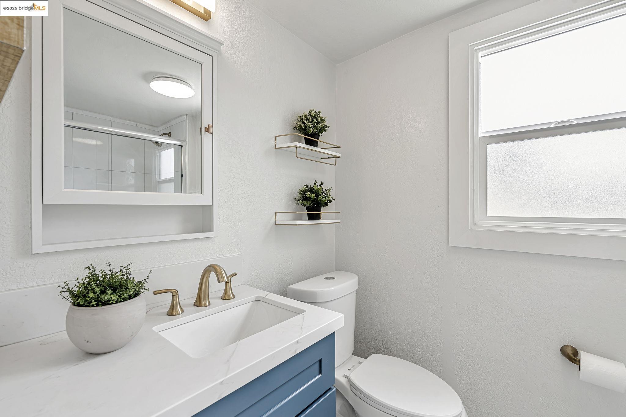 Detail Gallery Image 25 of 47 For 725 E 21st St, Oakland,  CA 94606 - 5 Beds | 2 Baths