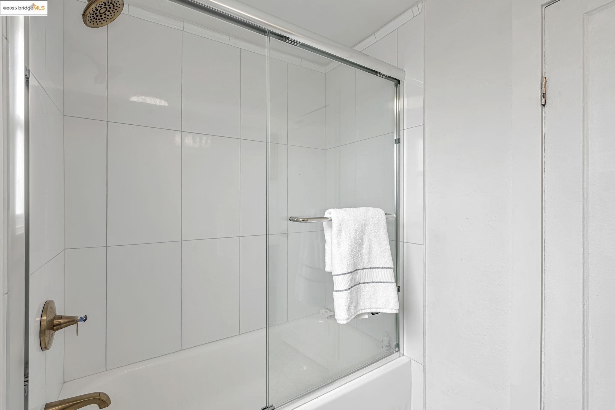 Detail Gallery Image 26 of 47 For 725 E 21st St, Oakland,  CA 94606 - 5 Beds | 2 Baths
