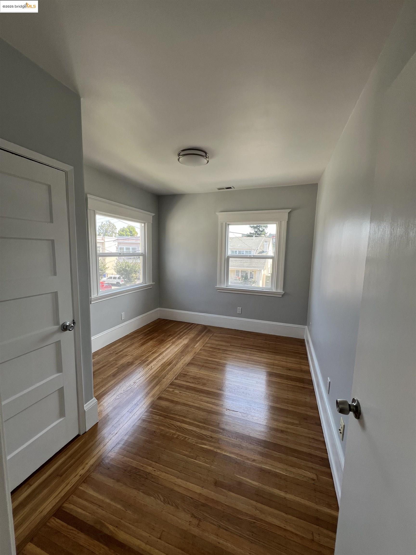 Detail Gallery Image 2 of 10 For 542 42nd St, Oakland,  CA 94609 - 2 Beds | 1 Baths