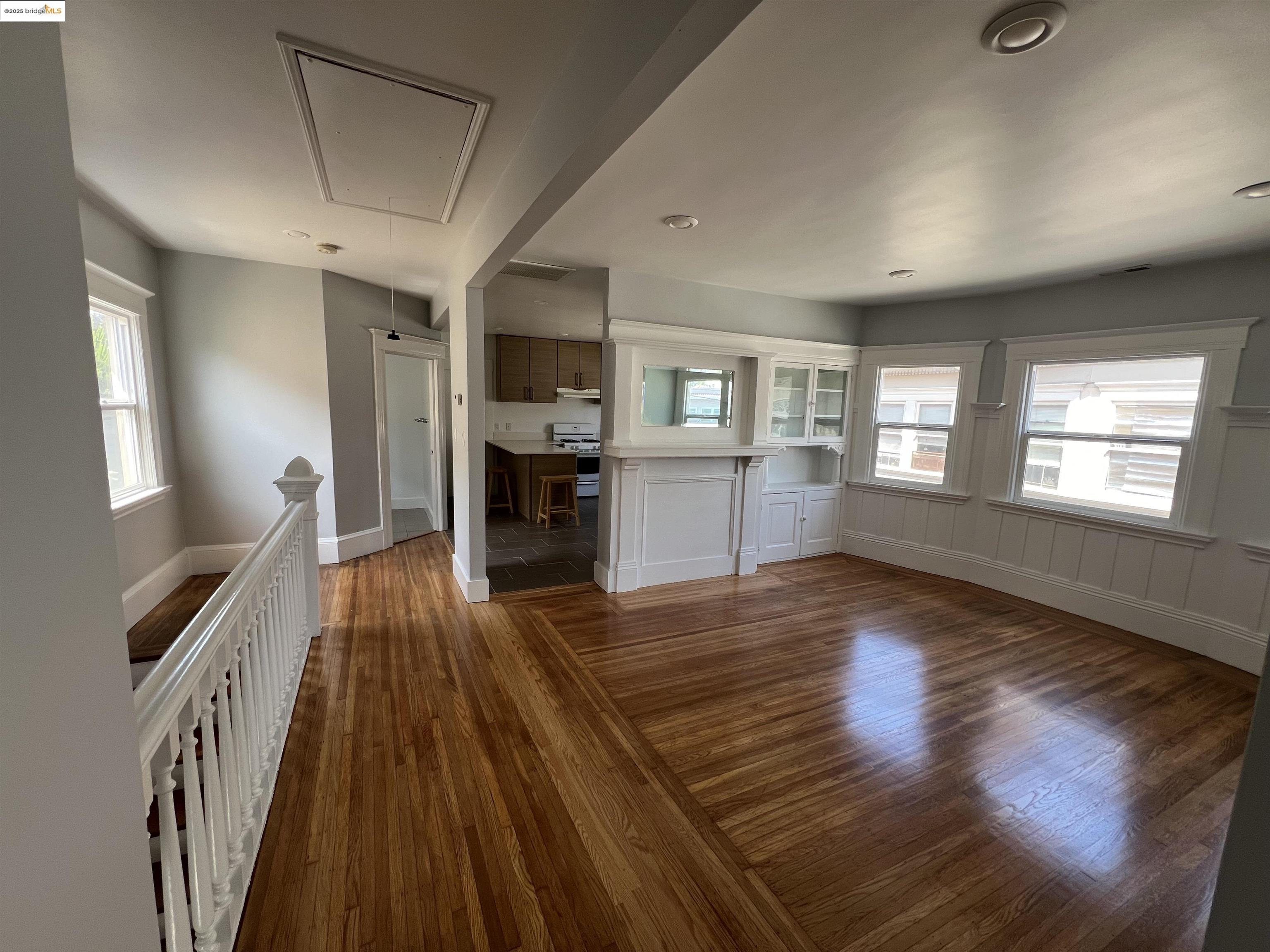 Detail Gallery Image 4 of 10 For 542 42nd St, Oakland,  CA 94609 - 2 Beds | 1 Baths