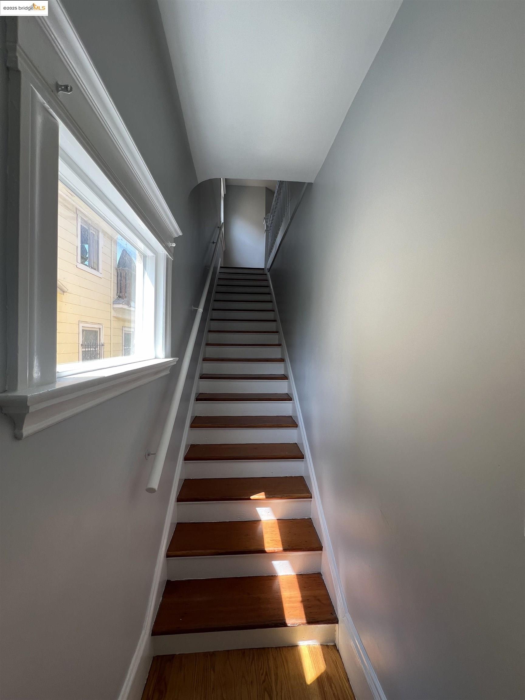 Detail Gallery Image 8 of 10 For 542 42nd St, Oakland,  CA 94609 - 2 Beds | 1 Baths